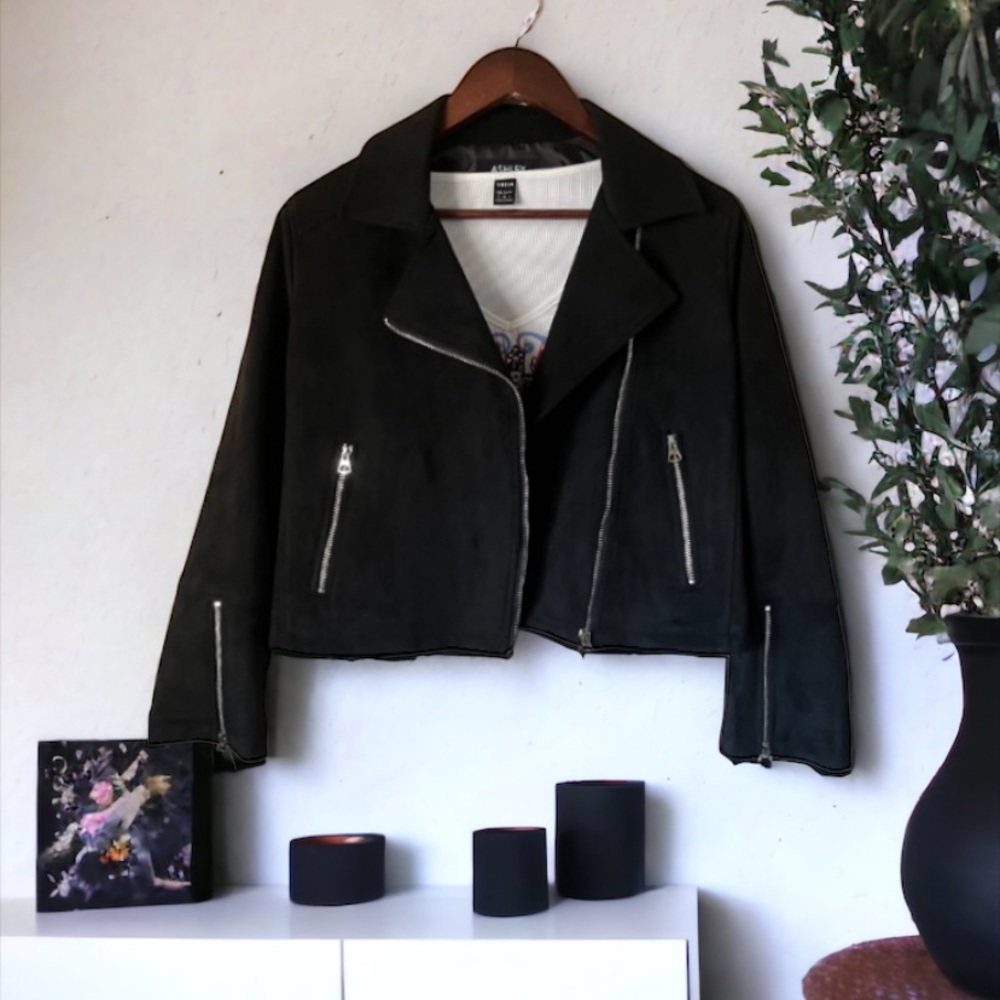 Ashley Outerwear Faux Suede Jacket & SHEIN Graphic Top 
Size Small - Picture 4 of 15